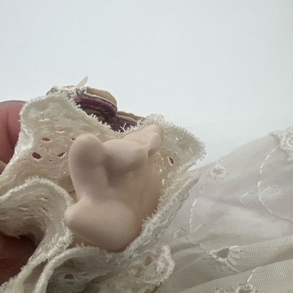 Victoria Ashlea Originals Global Art Porcelain Musical Doll 1983s Box, Tags - Picture 10 of 14